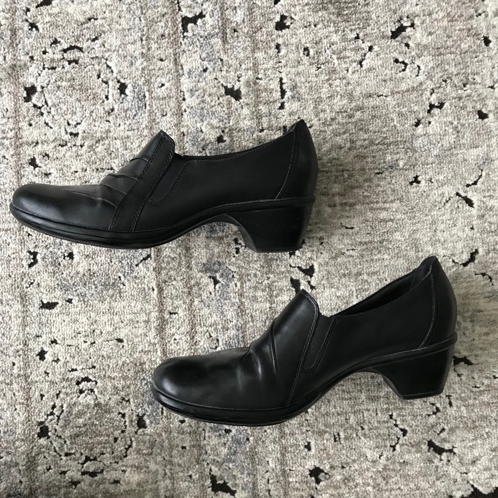 Clarks Shoes - Picture 2 of 5